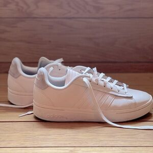 Women Adidas Grand Court Alpha lifestyle Sneaker Size 7.5